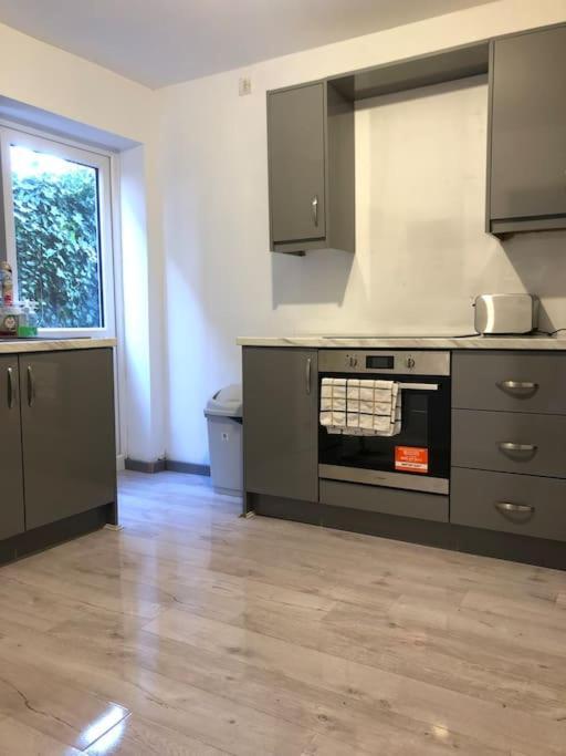 Lovely 3 Bedroom Entire Home With Street Parking - Close To Nec, Bhx Airport - Sleeps 6 Guests Ideal For Contractors & Families Birmingham Eksteriør bilde