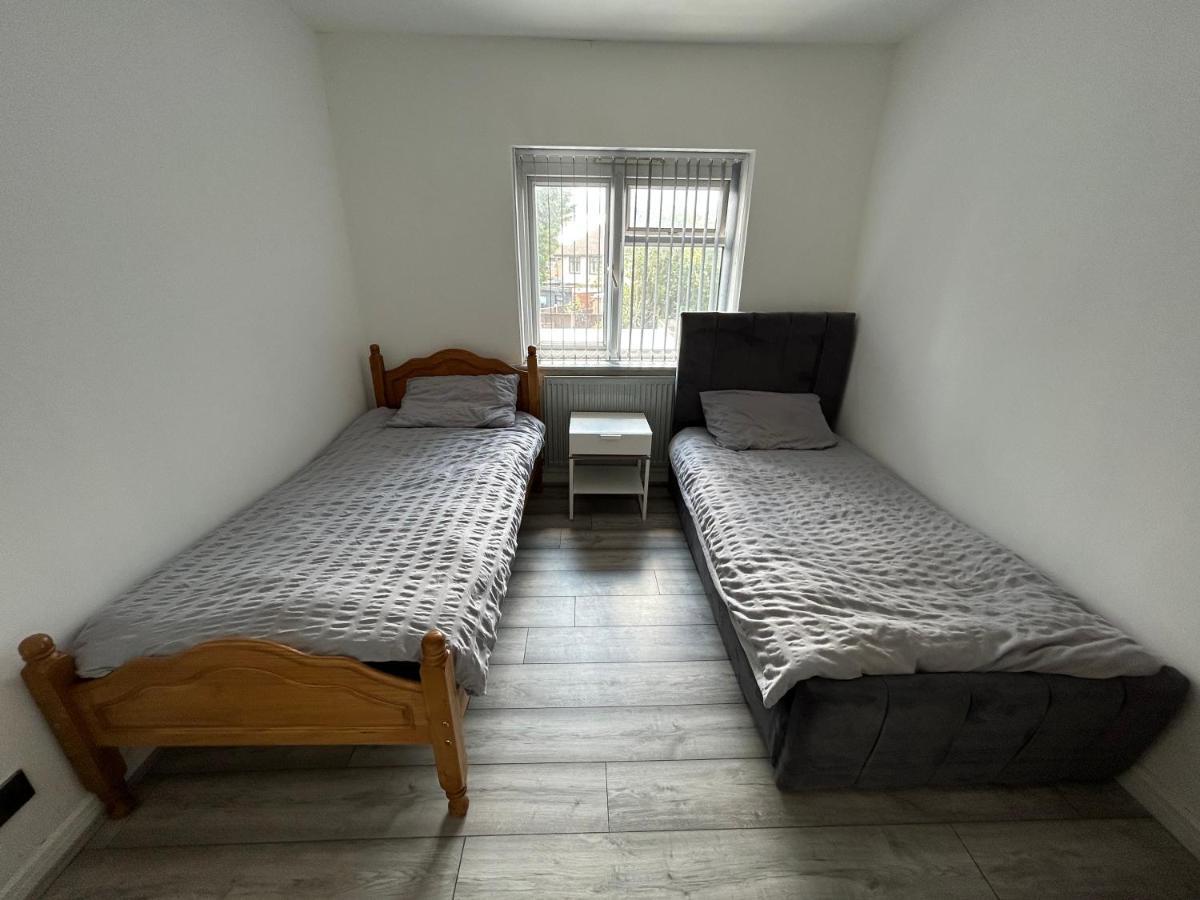 Lovely 3 Bedroom Entire Home With Street Parking - Close To Nec, Bhx Airport - Sleeps 6 Guests Ideal For Contractors & Families Birmingham Eksteriør bilde