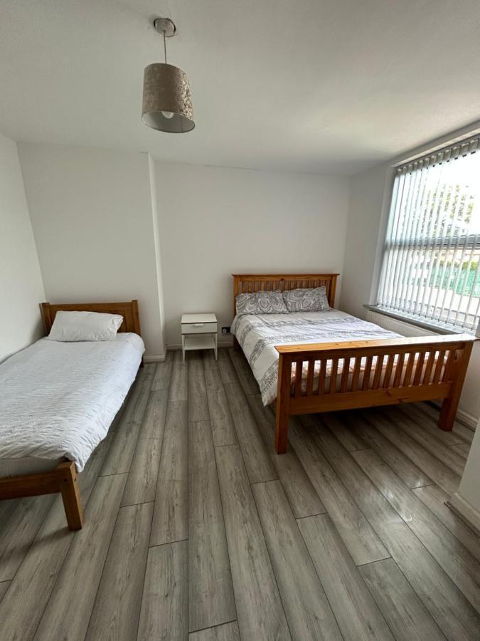 Lovely 3 Bedroom Entire Home With Street Parking - Close To Nec, Bhx Airport - Sleeps 6 Guests Ideal For Contractors & Families Birmingham Eksteriør bilde
